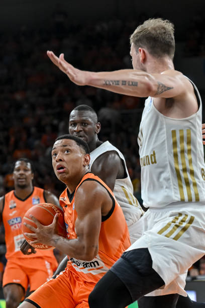 限薪和外援 限薪和外援